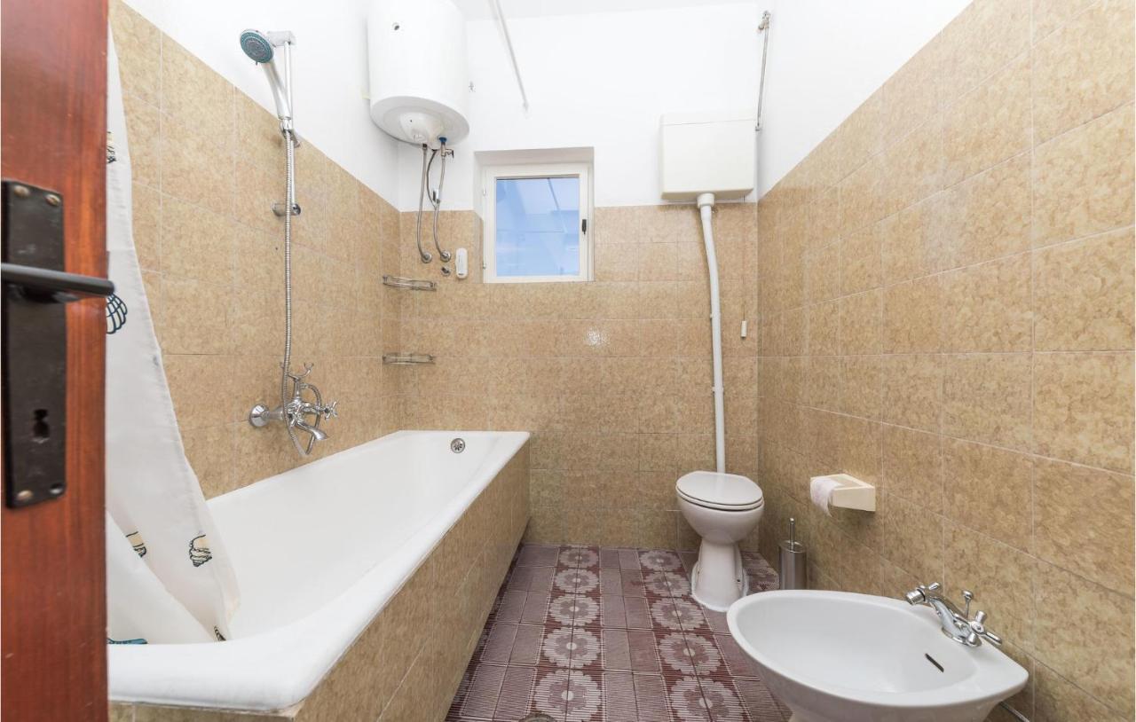 Nice Apartment In Kastel Stafilic With Sauna Kaštela Екстериор снимка