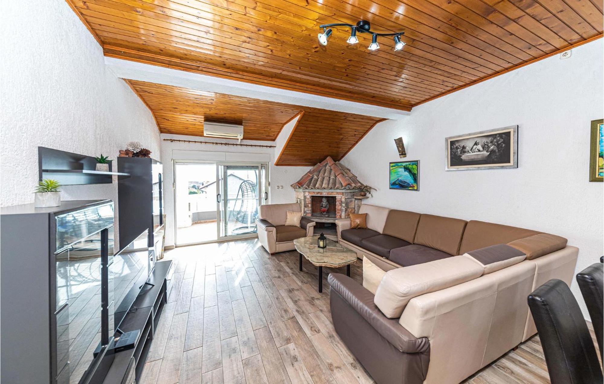 Nice Apartment In Kastel Stafilic With Sauna Kaštela Екстериор снимка