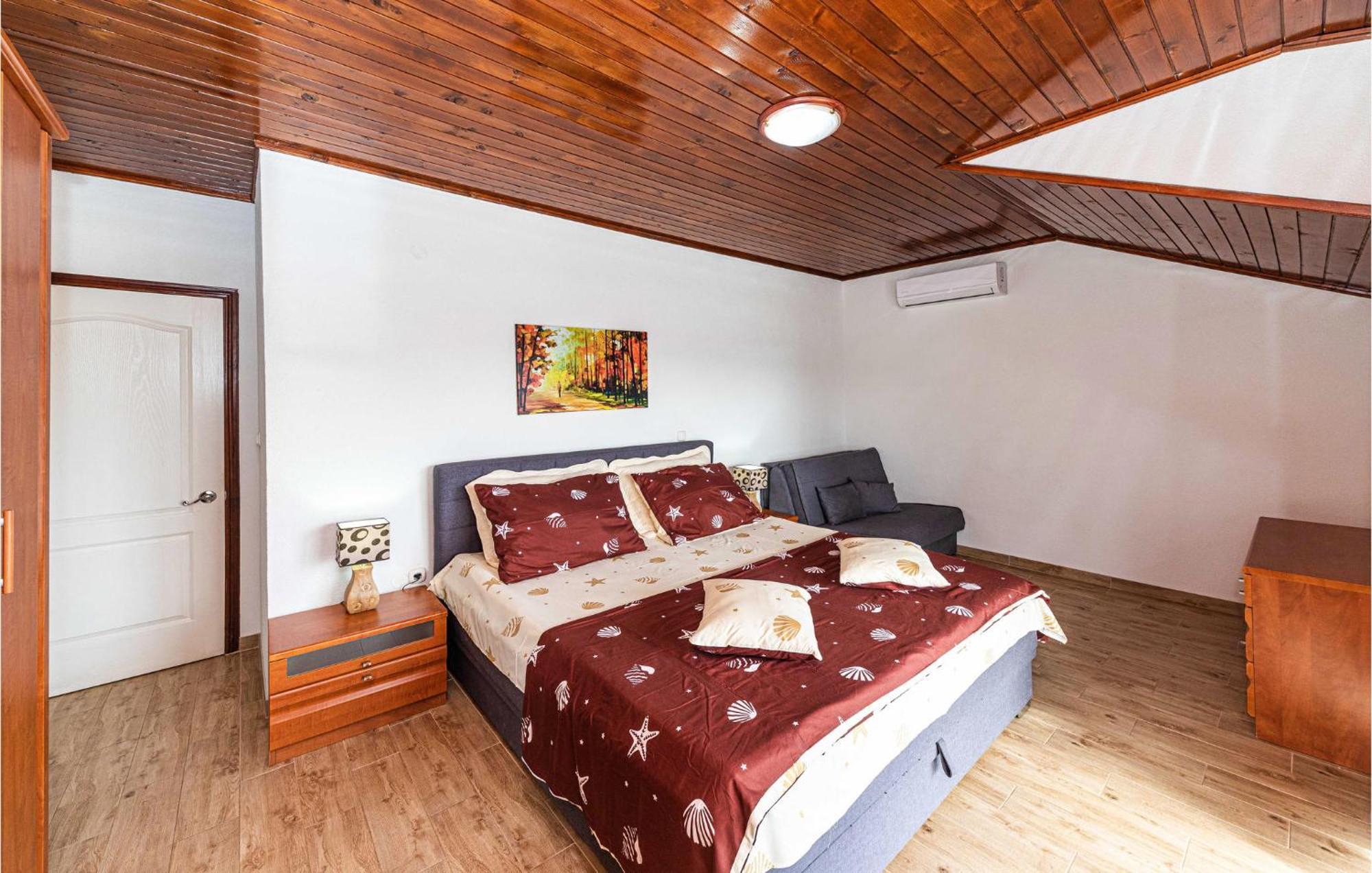 Nice Apartment In Kastel Stafilic With Sauna Kaštela Екстериор снимка
