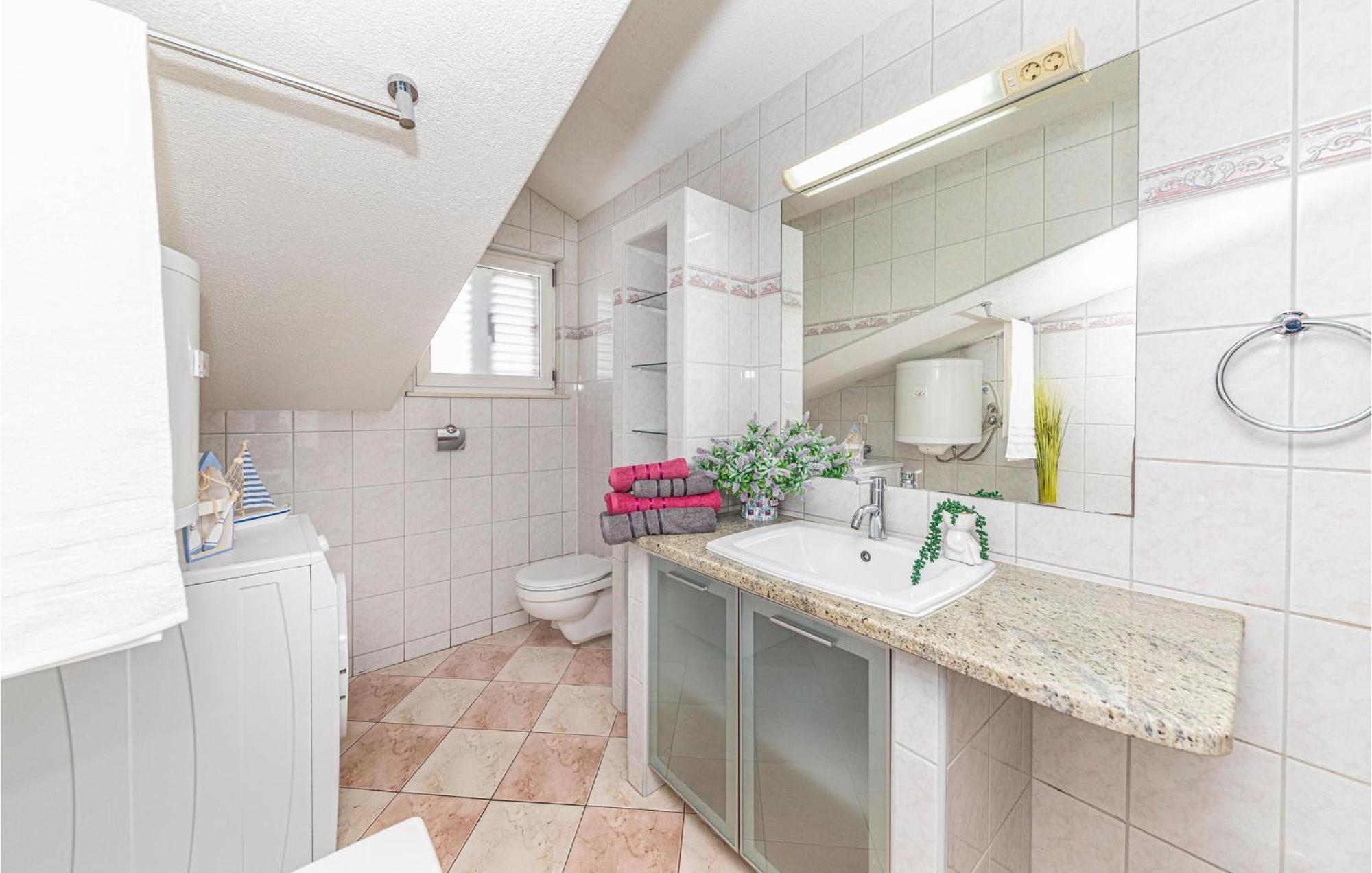 Nice Apartment In Kastel Stafilic With Sauna Kaštela Екстериор снимка