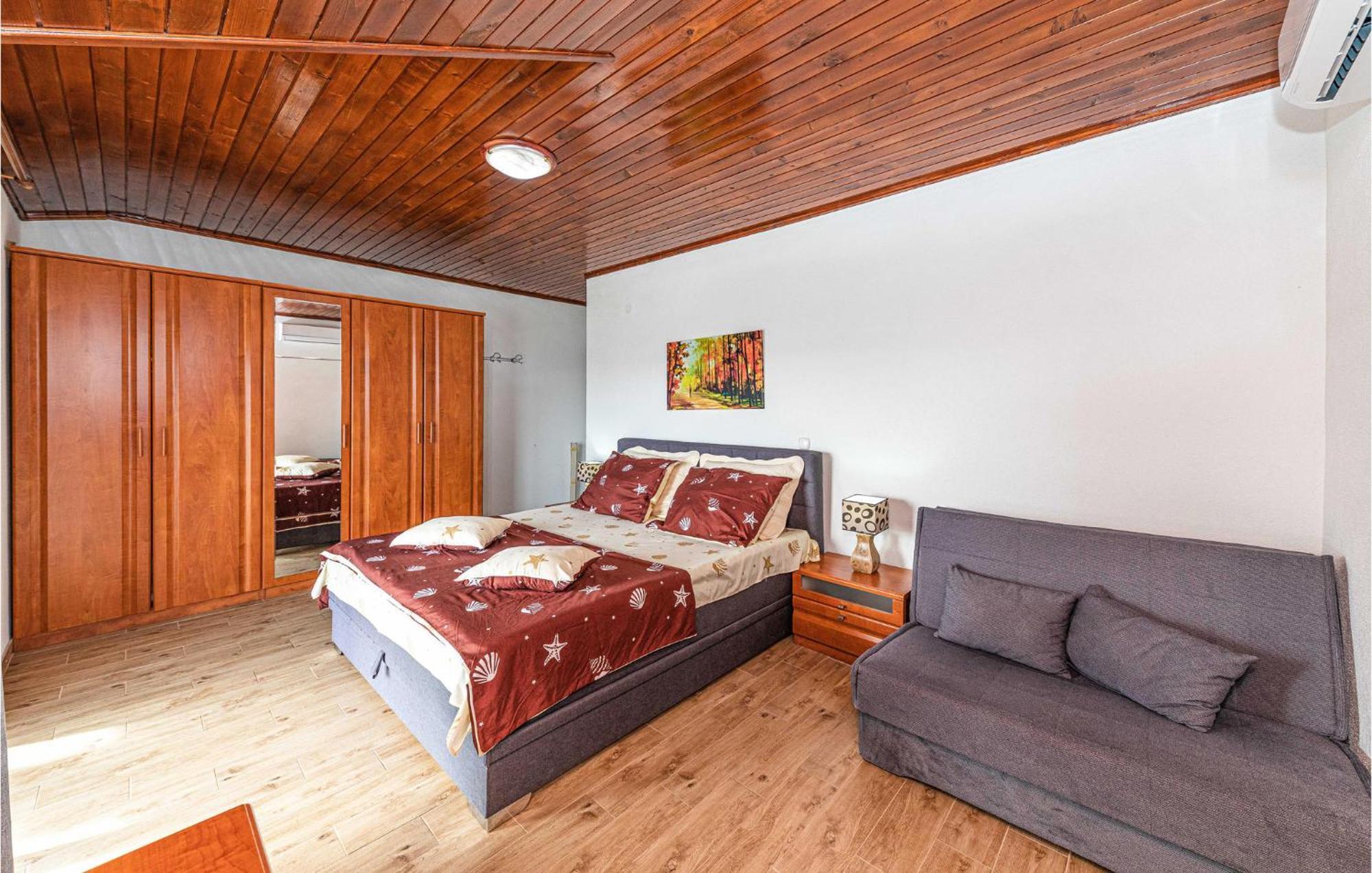 Nice Apartment In Kastel Stafilic With Sauna Kaštela Екстериор снимка